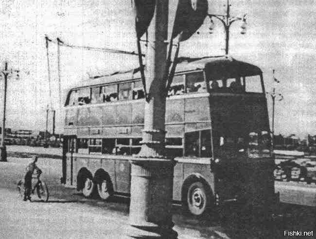 В 1939 году по улицам Москвы ездили двухэтажные троллейбусы ЯТБ-3