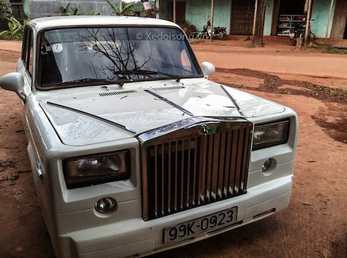  Первым в этом параде уродов, конечно же, АвтоВАЗ Rolls Royce Special Edition.