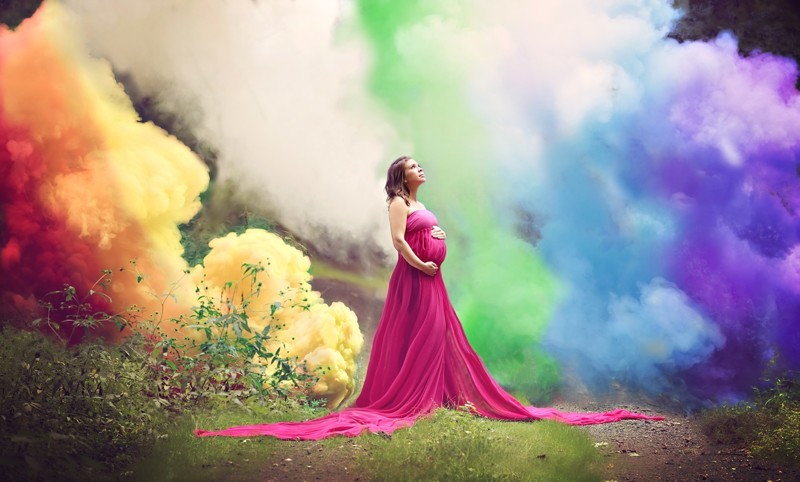 Радужная фотосессия будущей мамочки в честь долгожданной беременности