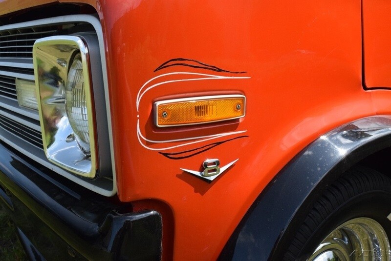 Золотое время хиппи - 1976 Dodge Tradesman Goodtimes Conversion Van