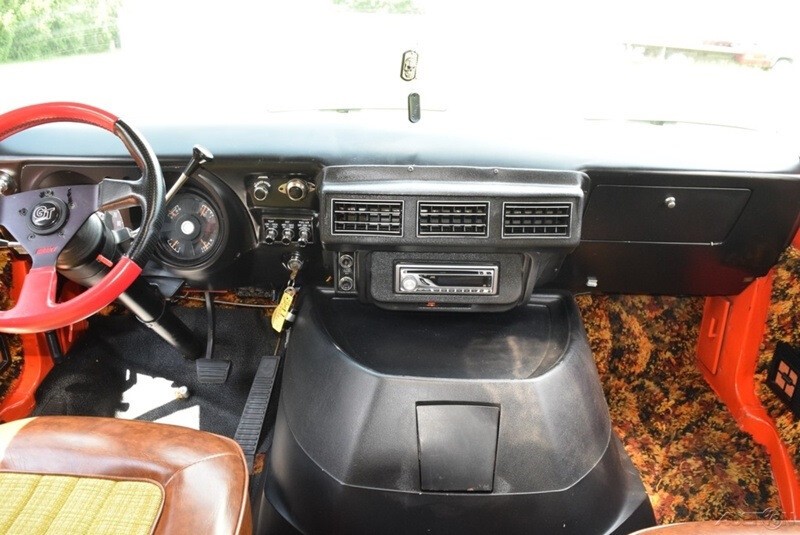 Золотое время хиппи - 1976 Dodge Tradesman Goodtimes Conversion Van