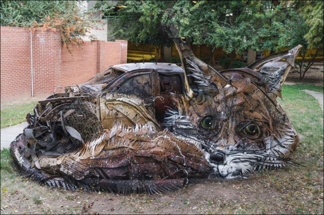 Удивительные скульптуры из мусора