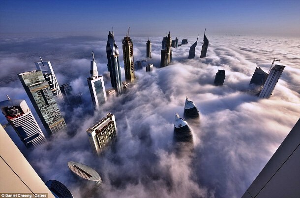 Так выглядит Дубай с высоты птичьего полёта в ранние часы, когда город укрыт утренним туманом