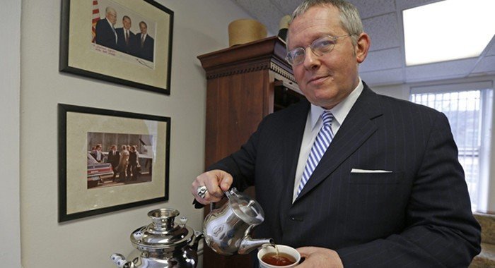 Дональд Трамп — новый Воланд. Интервью с человеком, поработавшим и на Трампа, и на Ельцина