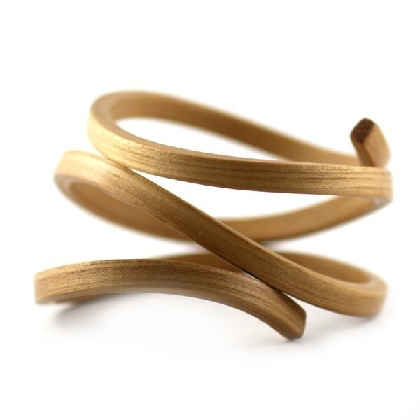 Тонкость в простоте деревянных браслетов