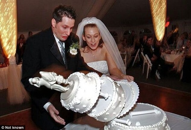 Свадебные фото, которые не войдут в альбом: от разваливающихся тортов до конфузов невест