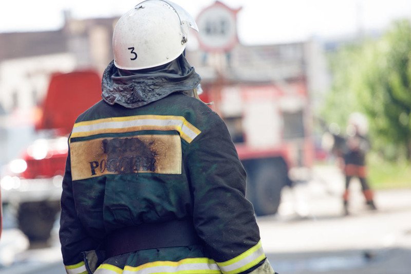 Мужская работа: Как тушили пожар на барнаульском стадионе "Коммунальщик"
