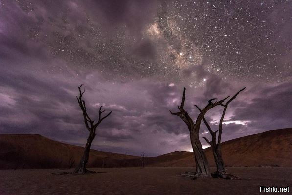 Млечный путь во время бури над пустыней Намиб