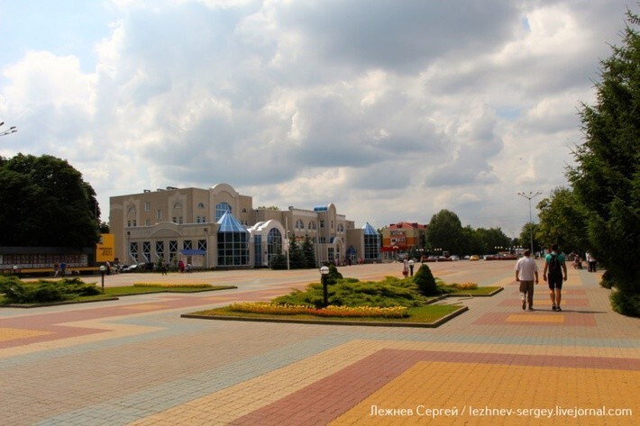 Площадь и Дом культуры «Звёздный».