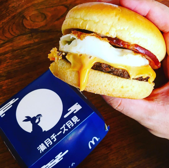 14. Цукими-бургер ("Макдоналдс", Япония)