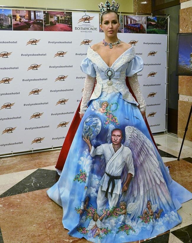 "Культурный" шок: Платье с изображением Путина в образе ангела