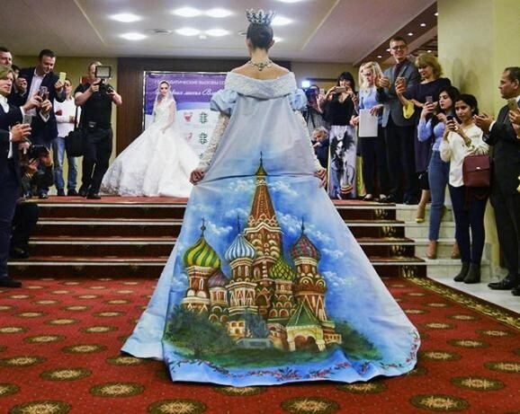 "Культурный" шок: Платье с изображением Путина в образе ангела