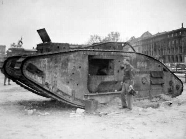 Белогвардейский танк "Первая помощь"