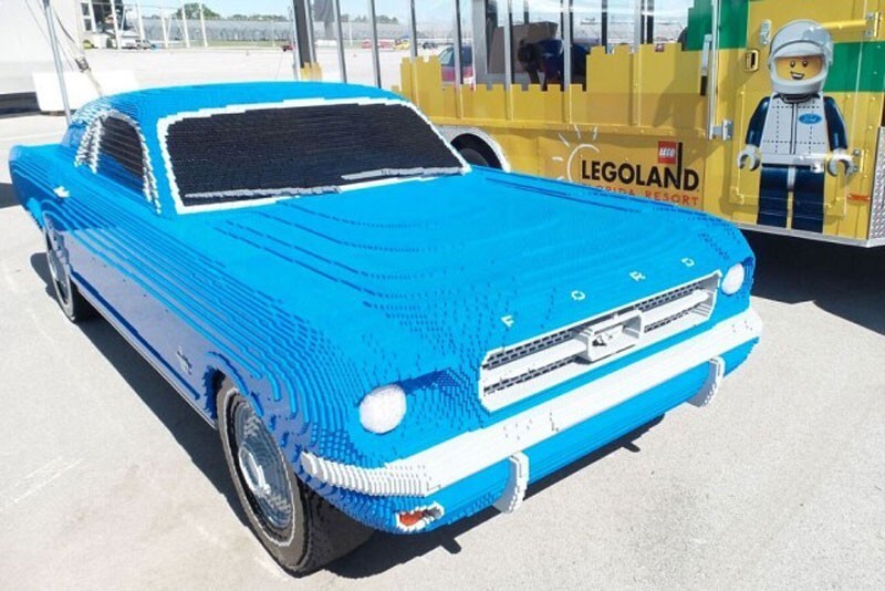 Классический полноразмерный Ford Mustang из кубиков Lego