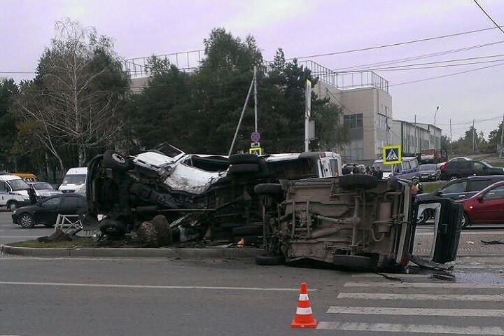 Авария дня. Погоня за автомобилем в Ставрополе закончилась смертельным ДТП