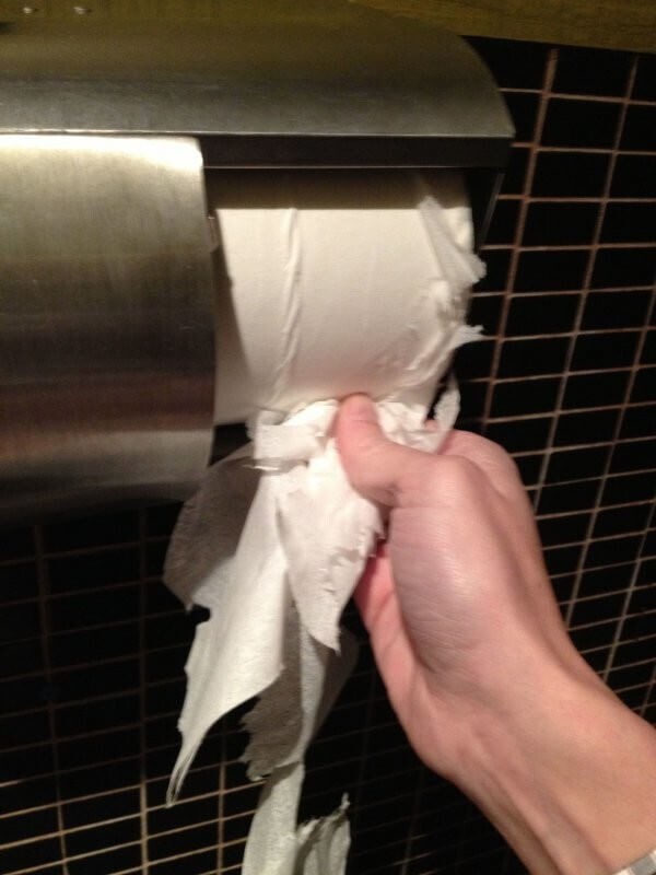 2. Когда туалетная бумага оказалась слишком тонкой 