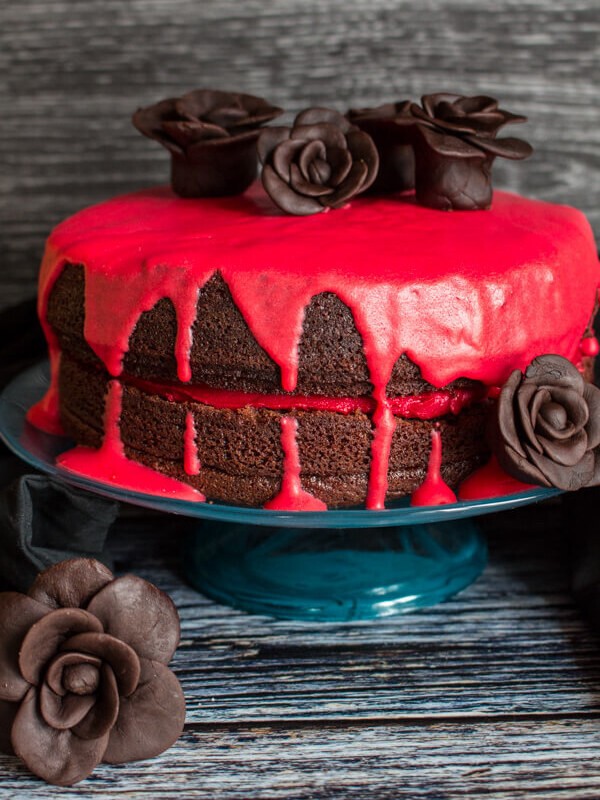 2. "Кровавый" шоколадный торт на Хэллоуин
