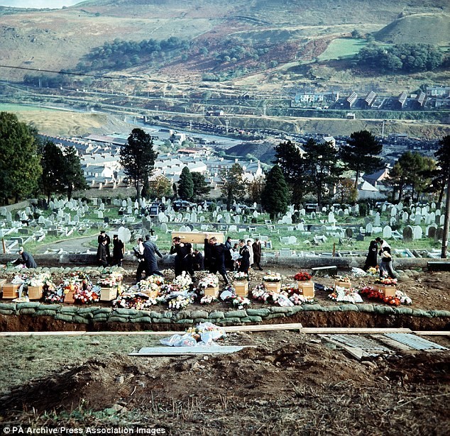 50 лет назад случилась катастрофа в Аберфане: матери скорбят о погибших детях
