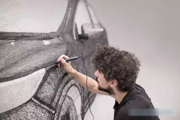 Ручка 3D-принтер, можно "рисовать" в воздухе тонкими нитями которые застывают и образуют 3Д скульптуры или модели: