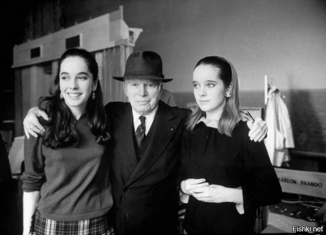 Чарли Чаплин с дочерьми Жозефиной и Викторией, 1966 г