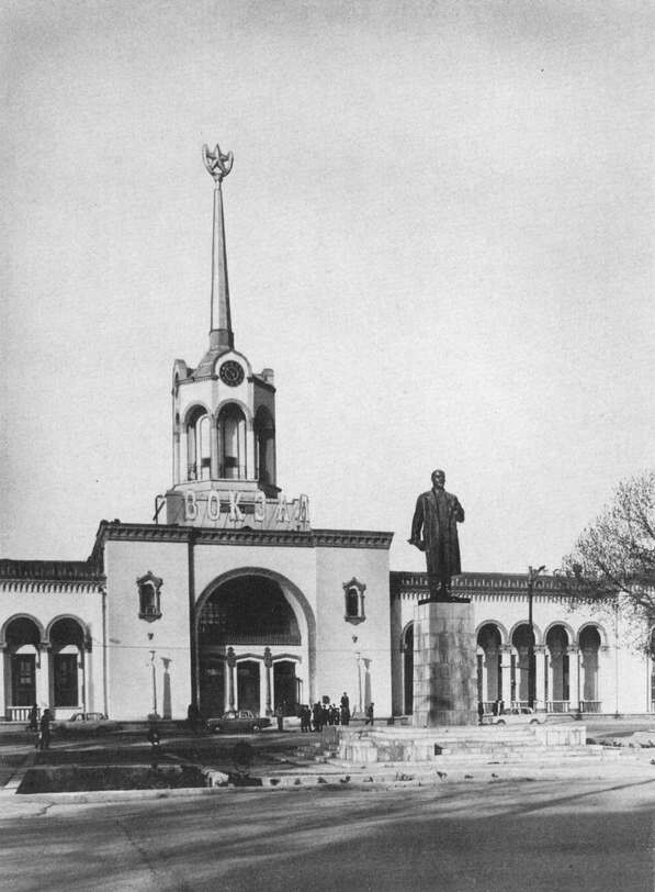 Туркменистан. Ашхабад. Здание вокзала