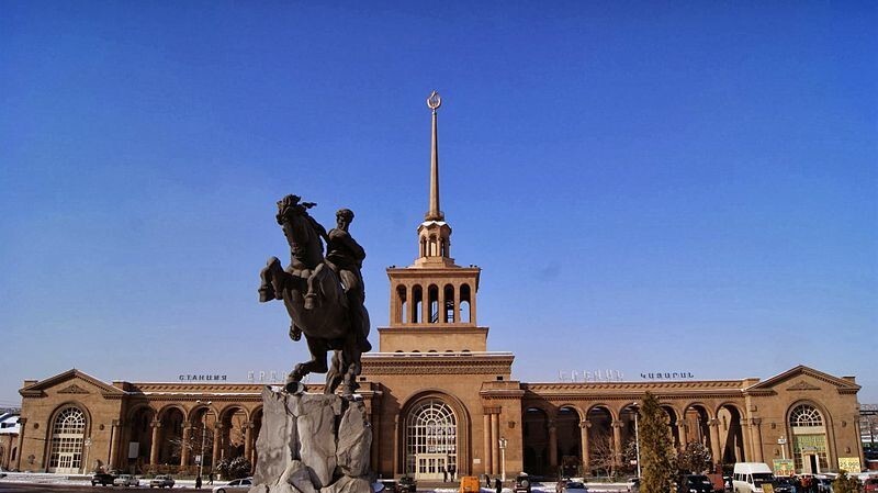 Армения. Ереван. Здание вокзала