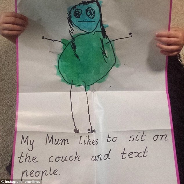 Надпись на рисунке: "Моя мама любит сидеть на диване и слать смс-ки разным людям"