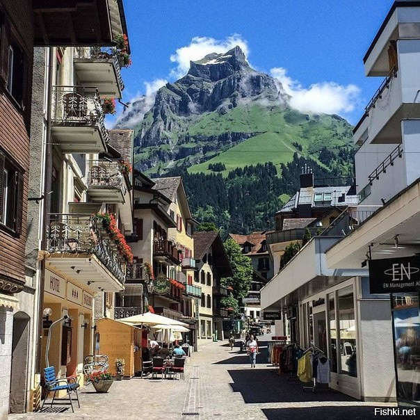 Просто улочка в Энгельберге, Швейцария