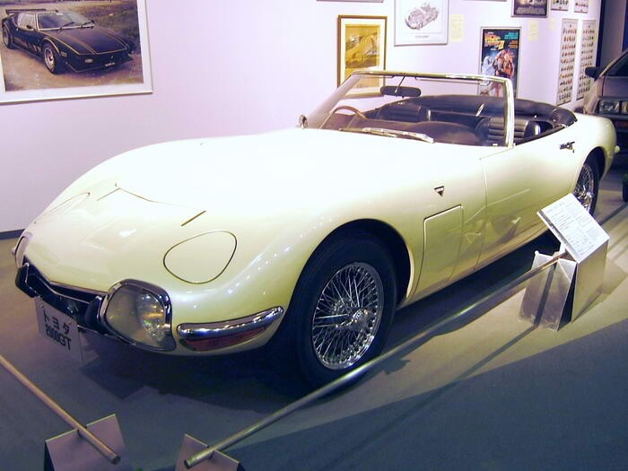 2. Toyota 2000GT – «Живешь только дважды».