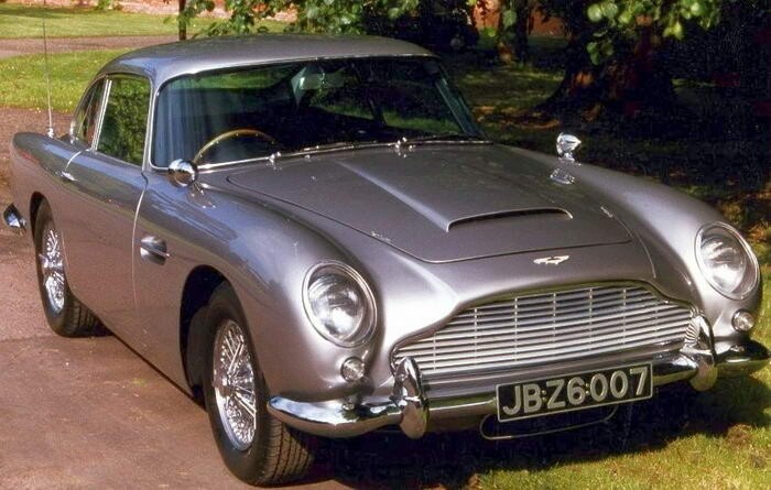 8. Aston Martin DB5 – «Голдфингер».