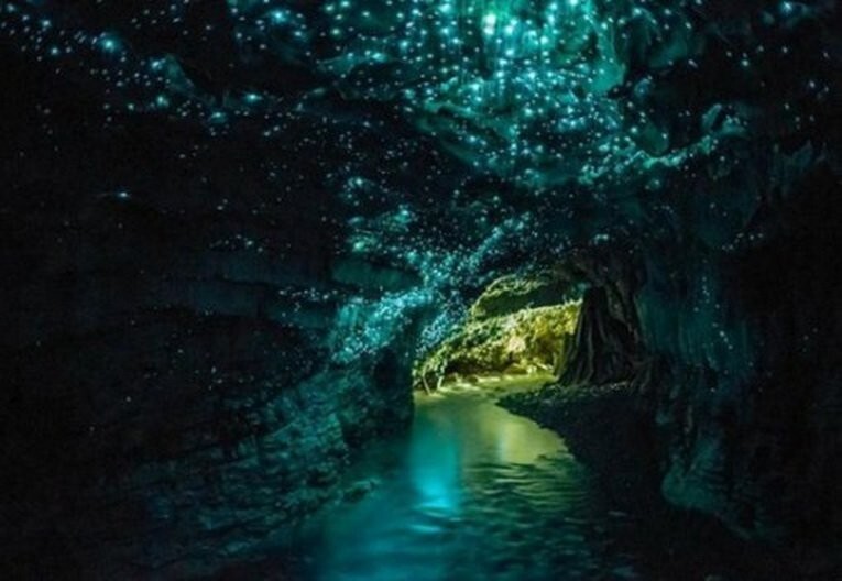 9. Пещеры светлячков в Уэйтомо (Waitomo Glowworm Caves).