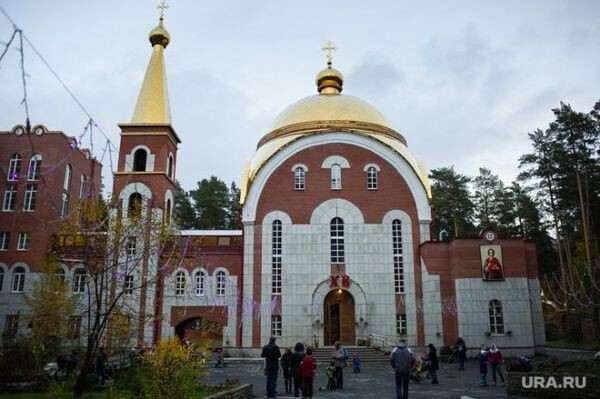 В Екатеринбурге священнослужитель построил школу на деньги прихожан