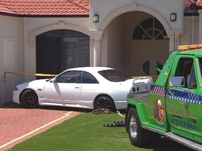 17-летний юноша разбил Skyline GT-R спустя час после покупки