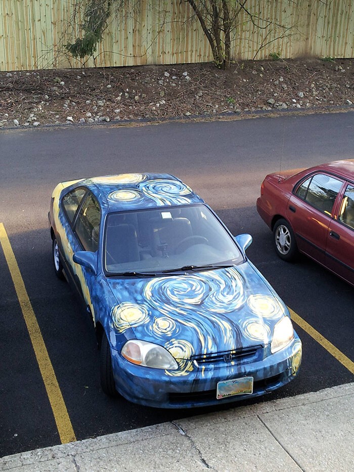 Друзья решили раскрасить автомобиль
