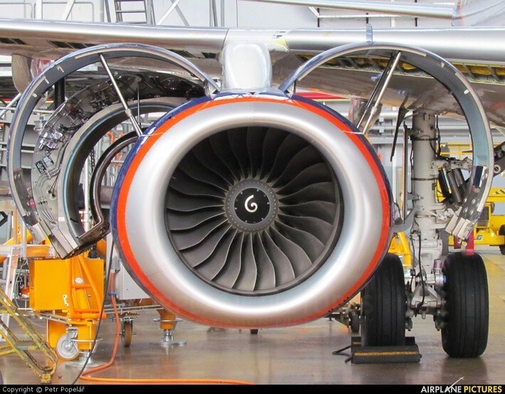 14. Двигатели SaM146 наработали в коммерческой эксплуатации свыше 450 тысяч летных часов