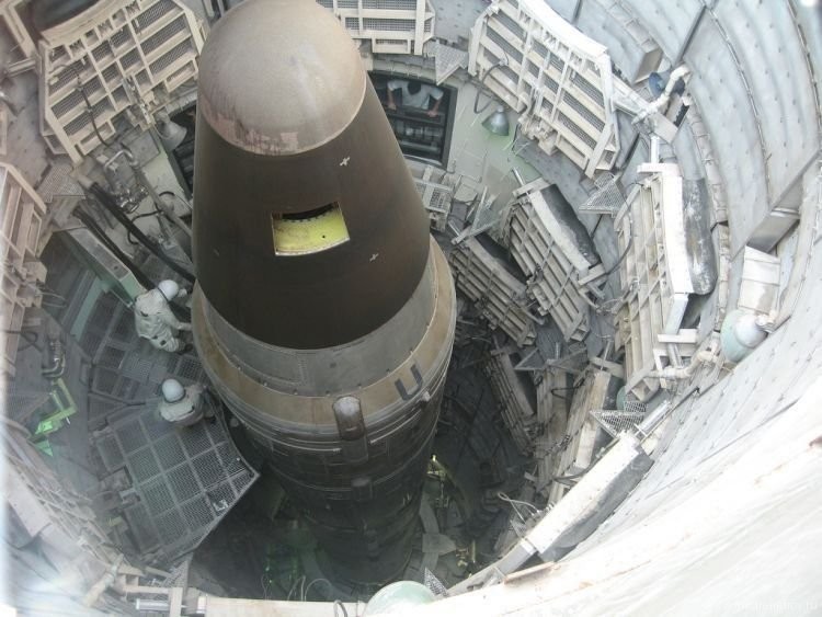 Ядерная ракета Титан II и болт