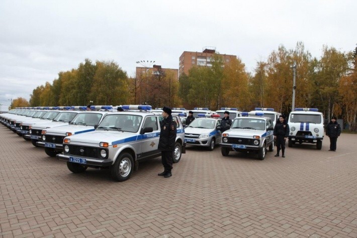 2. Полицейские Удмуртии получили 36 новых служебных автомобилей отечественного производства