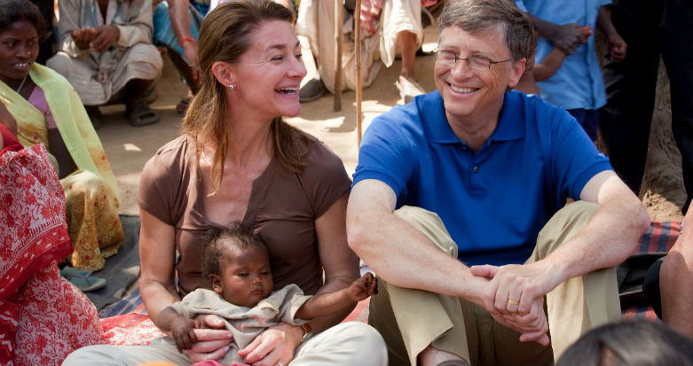 1. Билл Гейтс, 1 место в рейтинге Forbes, состояние - 75 млрд долларов. Супруга - Мелинда Гейтс 