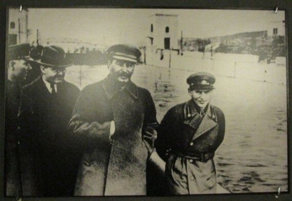 Гитлер в детстве, военные успехи КНДР и еще 18 примеров бесстыдного фотошопа