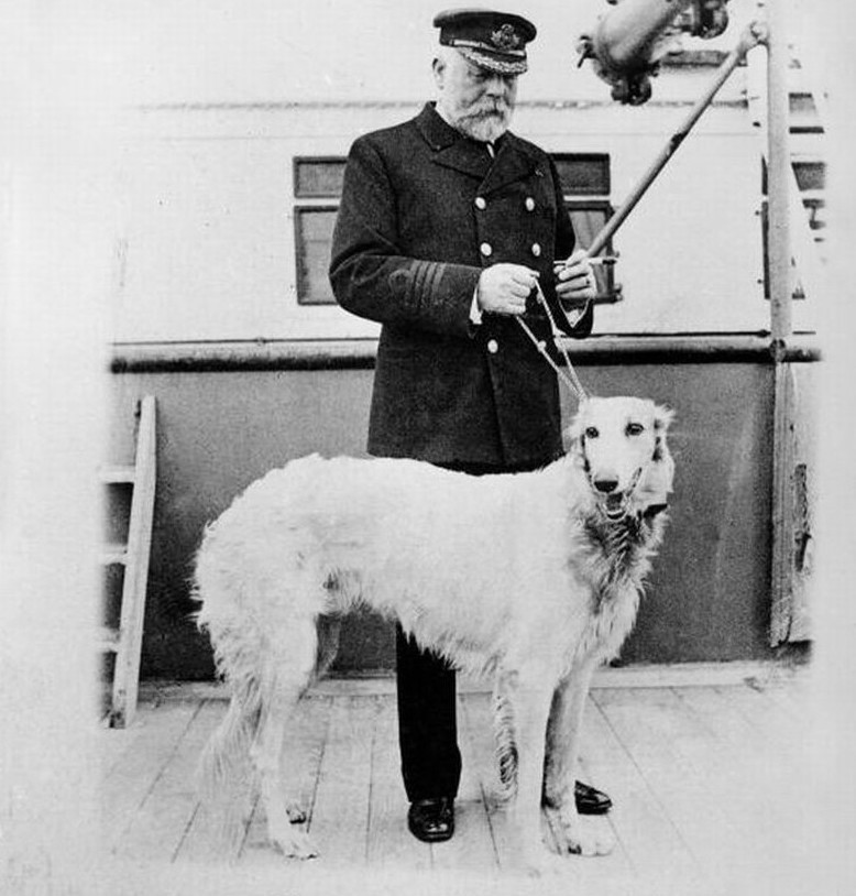Русская псовая борзая по кличке Бен, собака капитана корабля Эдварда Смита, оставшегося на борту. Собаку капитан с собой не взял, тем самым спас ей жизнь.