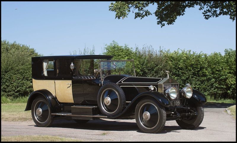 Rolls-Royce 1926 года с интерьером, как во дворце