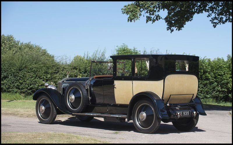 Rolls-Royce 1926 года с интерьером, как во дворце