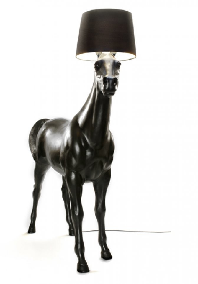 Лампа-лошадь. В полный размер лошади.
