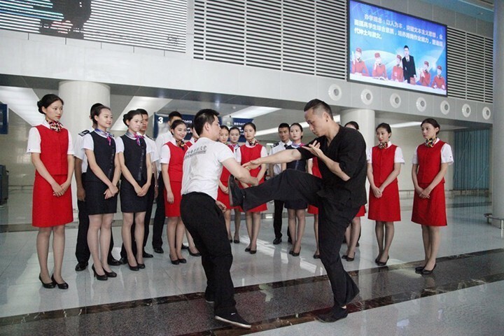 15 фотографий о том, как готовят китайских стюардесс