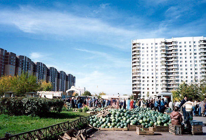 У ст. метро «Бабушкинская». 1994 год.