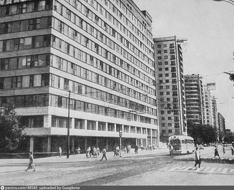 Угол Щербаковской и Вельяминовской. Соколиная гора. 1976 год.