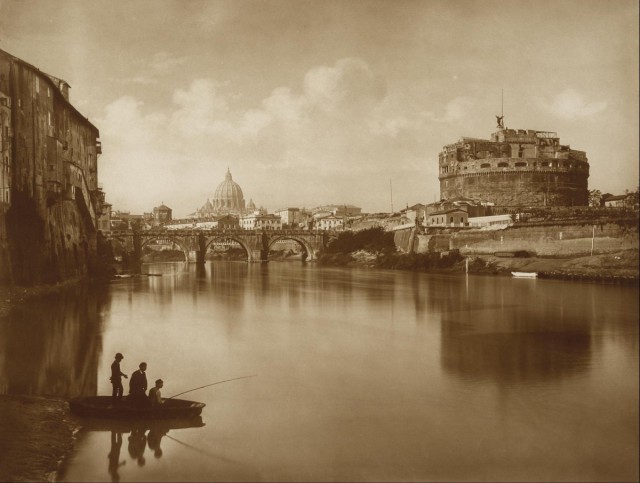 16 Рыбаки на реке Тибр близ замка св. Ангела, Рим, Королевство Италия, 1880-е. 