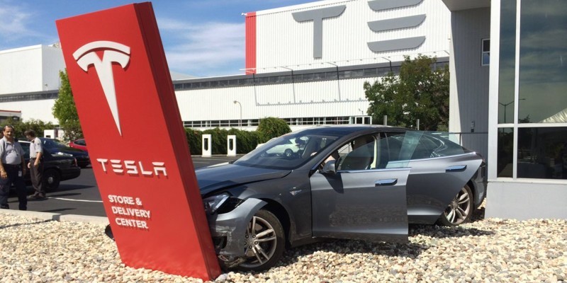 Tesla оказались в списке последних по надежности авто!