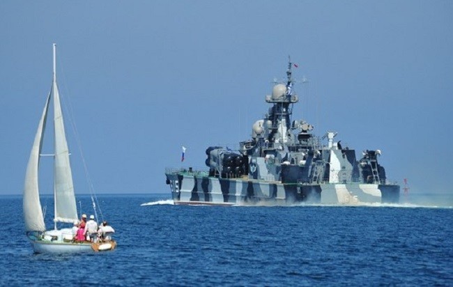 "Морской разрушитель", который сопровождает наш авианесущий крейсер "Адмирал Кузнецов"