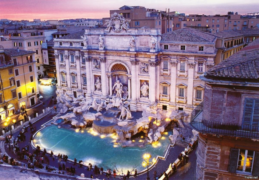 Фонтан Треви - самый крупный фонтан Рима, Италия